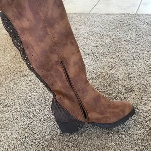 Women's faux leather boots 7.5
